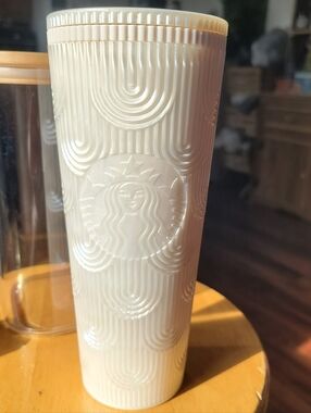 LN. 2023 Starbucks Spring White Pearl Siren Mermaid ScaleTumbler.